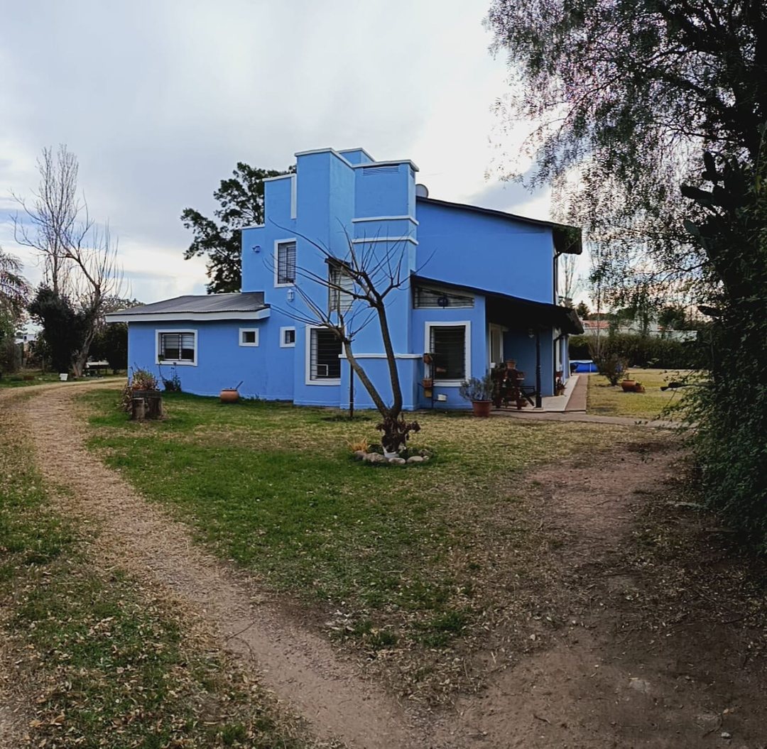 VENTA CASA 4 DORM PQE AMPLIO