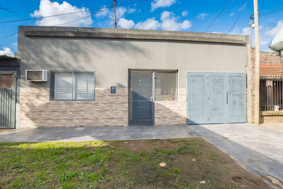 Venta Casa de 4 dormitorios con cochera y patio
