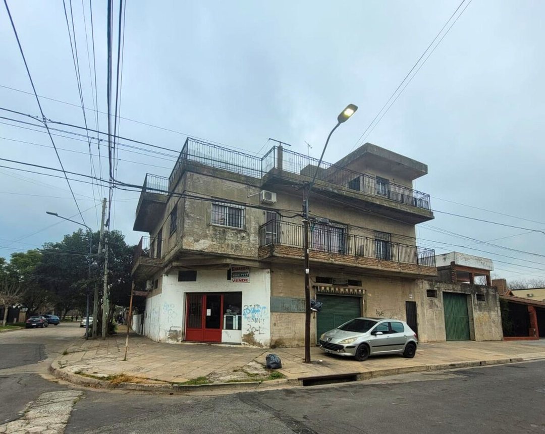 VENTA CASA 5AMB EN BLOCK + 2 LOCALES HURLINGHAM
