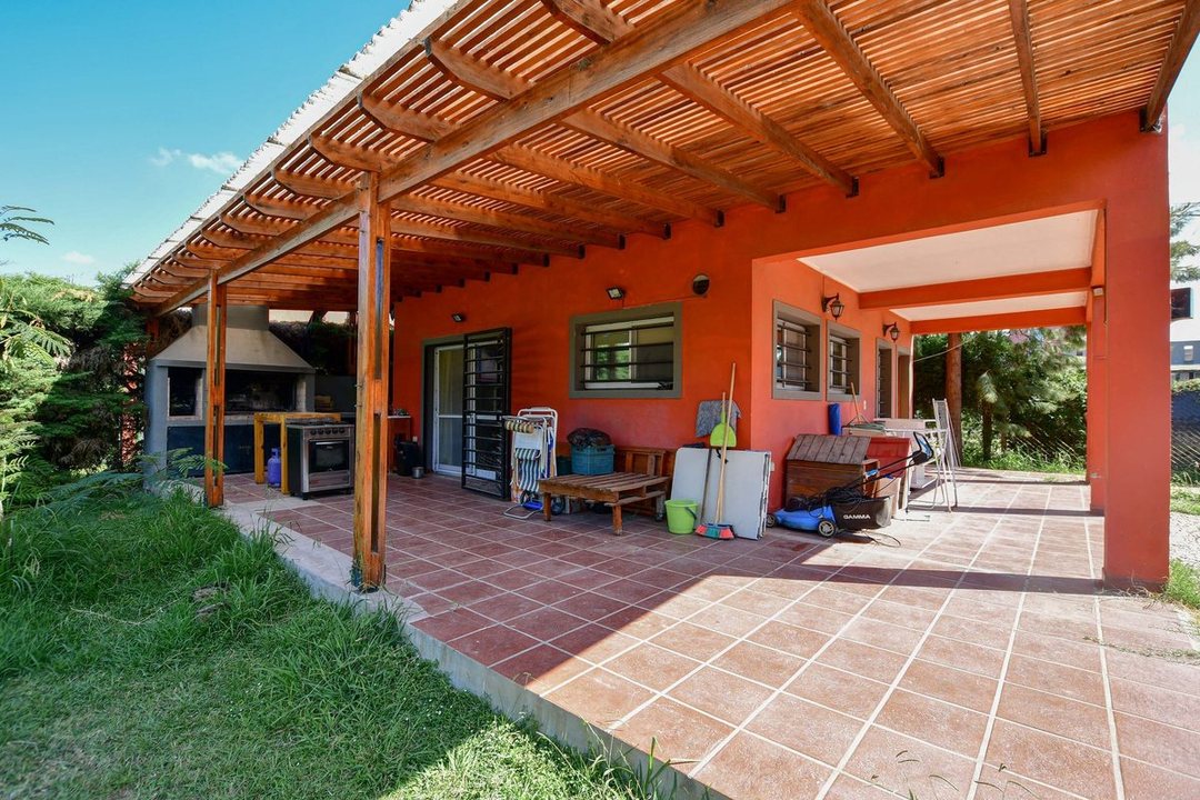 CASA EN VENTA SICARDI 3 DORMITORIOS APTA BANCO