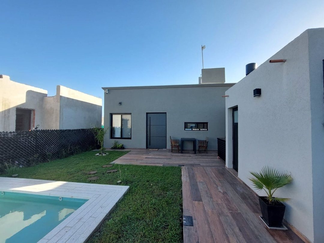 VENTA CASA 3 AMBIENTES BARRIO ESTILO DE CAMPO