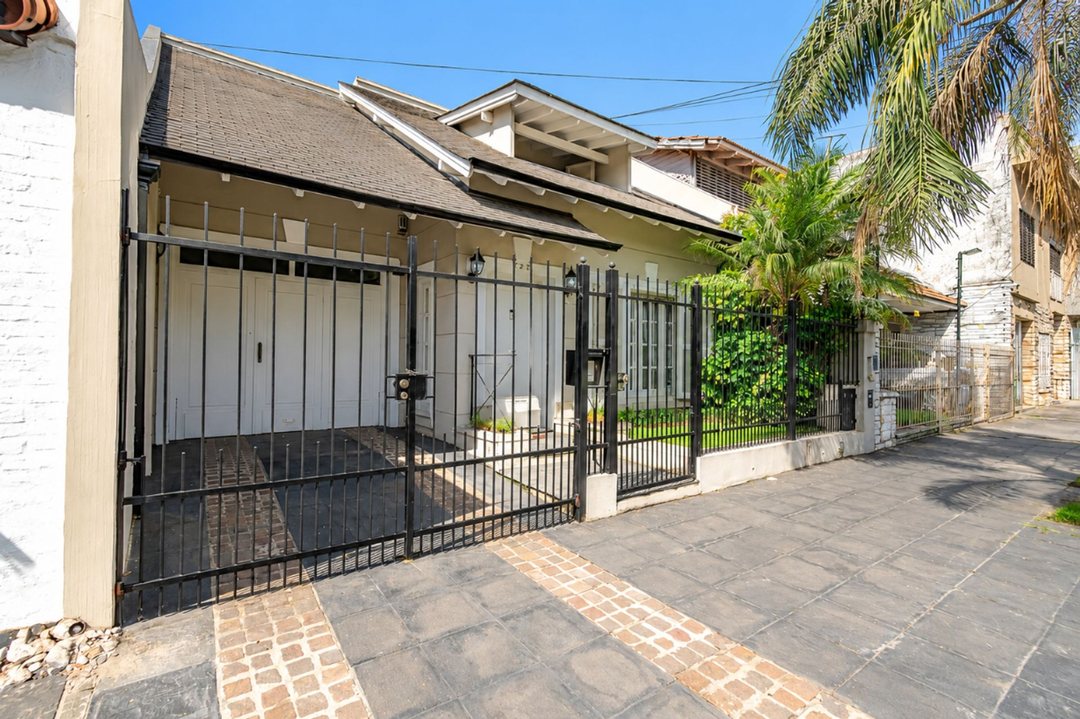 CASA VENTA RAMOS MEJIA JARDIN 5 AMB LOTE PROPIO