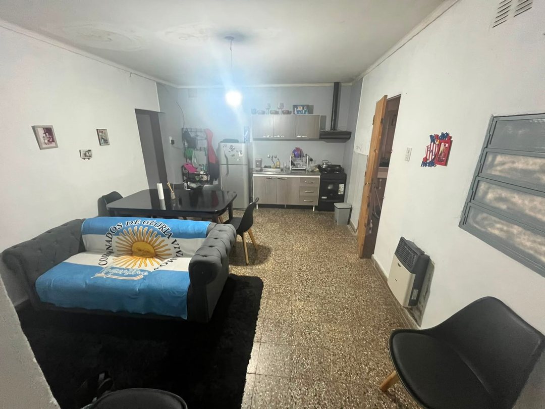 SE VENDE LOCAL + CASA
