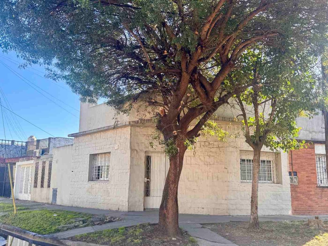 PH 3 amb con patio y jardin CASTELAR NORTE