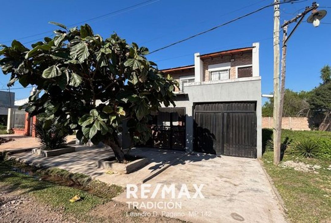 Venta 3 CASAS en un terreno, próximo Av. Sarmiento