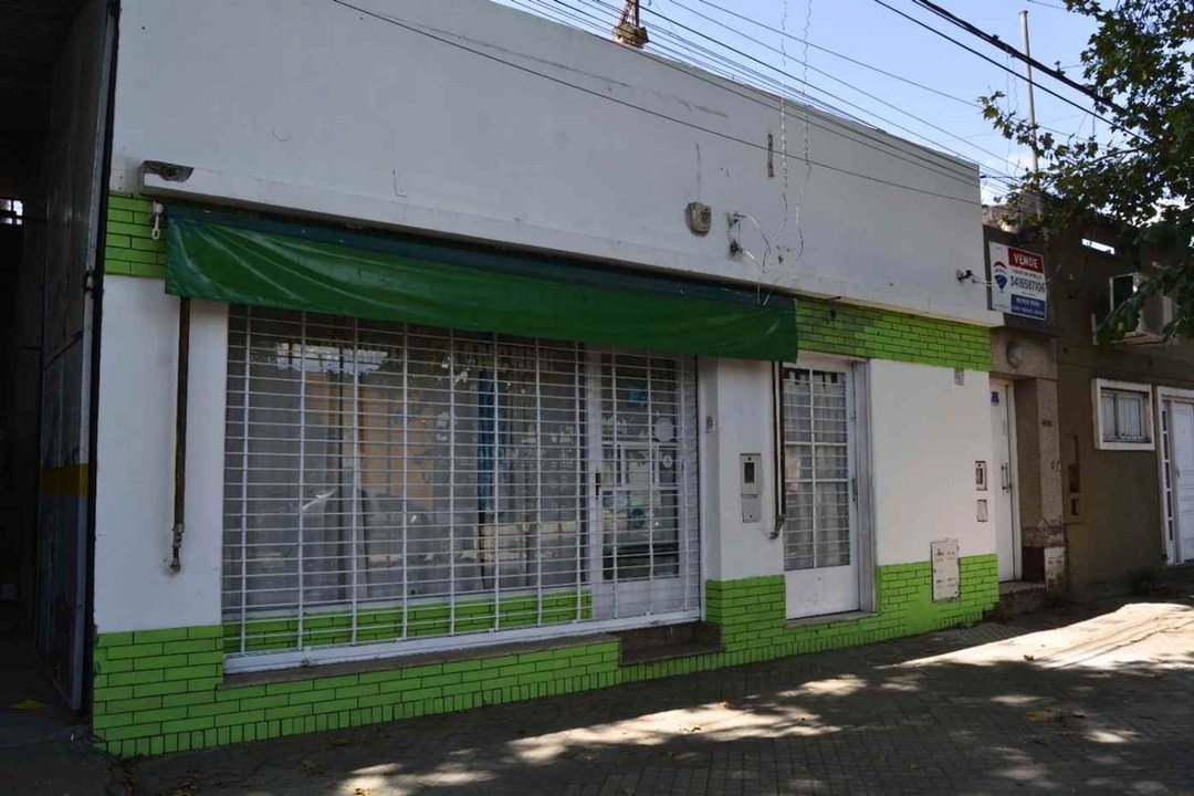 Casa en venta en Echesortu con local comercial