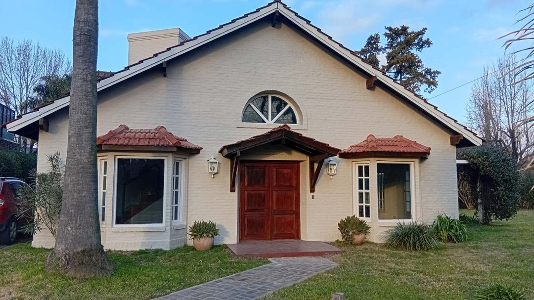 VENTA CASA MAPUCHE 8 AMB SOBRE TERRENO DE 1270 MTS