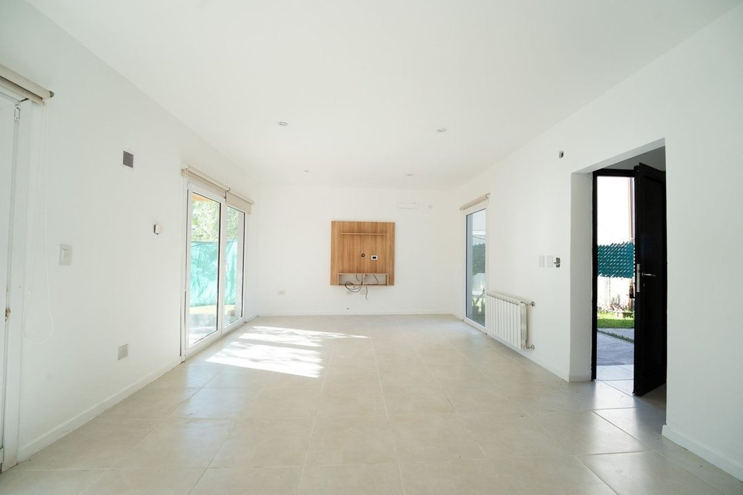 DÚPLEX EN VENTA GONNET 2 DORMITORIOS CON COCHERA