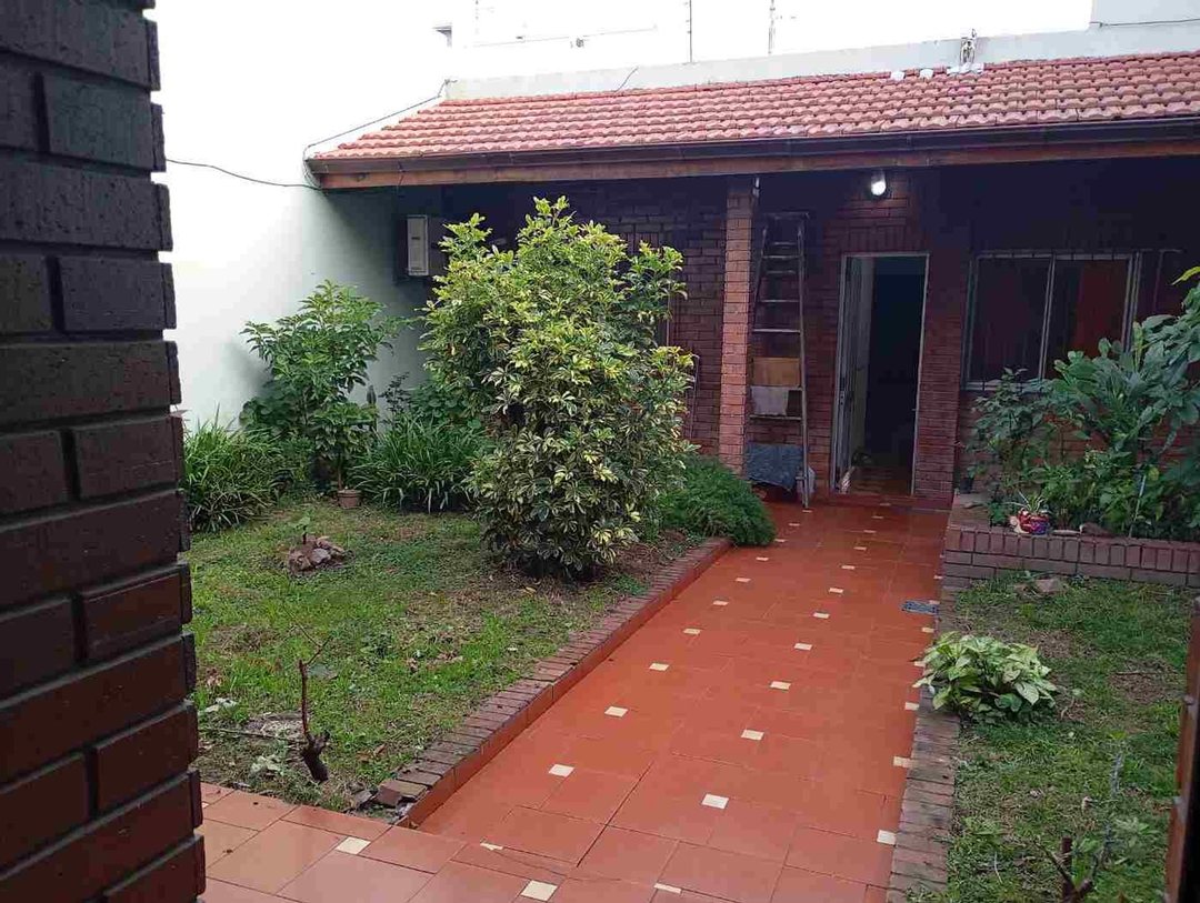 VENTA CASA 3 AMB CON QUINCHO Y GARAGE - V. ALSINA