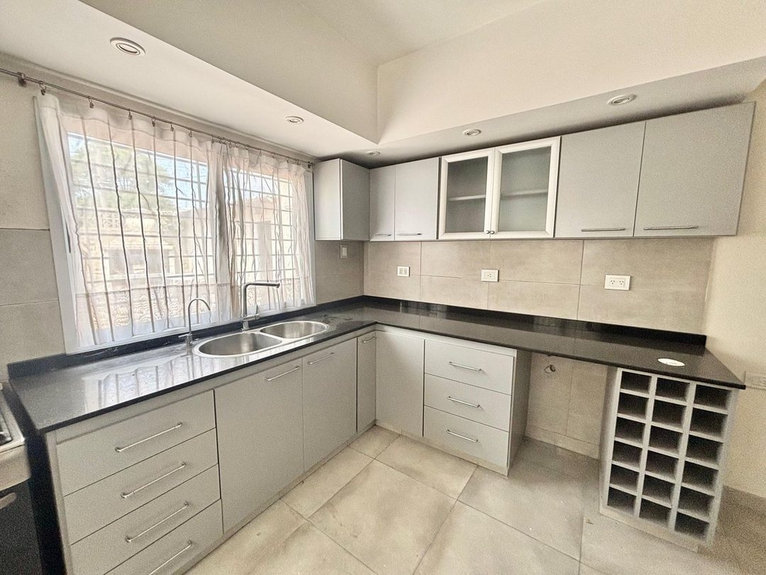 Casa en venta ADROGUE NUEVO VALOR 3 AMB Y COCHERA