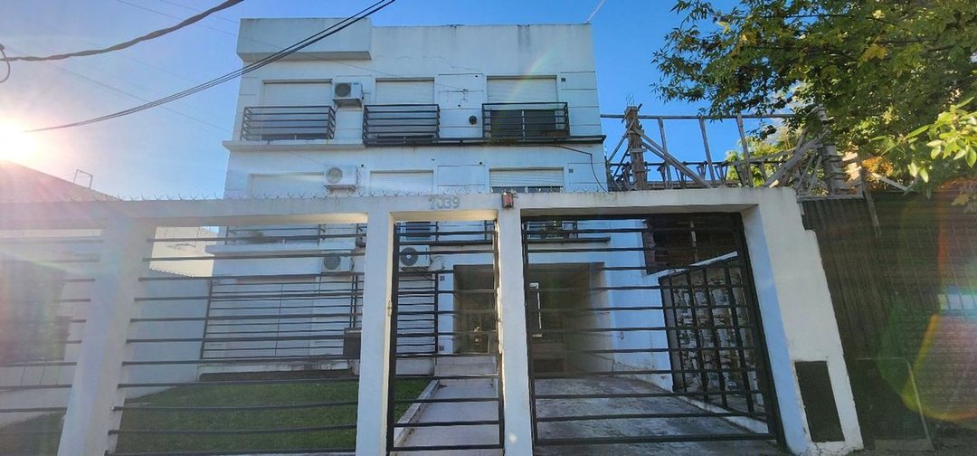 VENTA DEPTO 2 AMB COCHERA Y 2 PATIOS RAMOS MEJIA