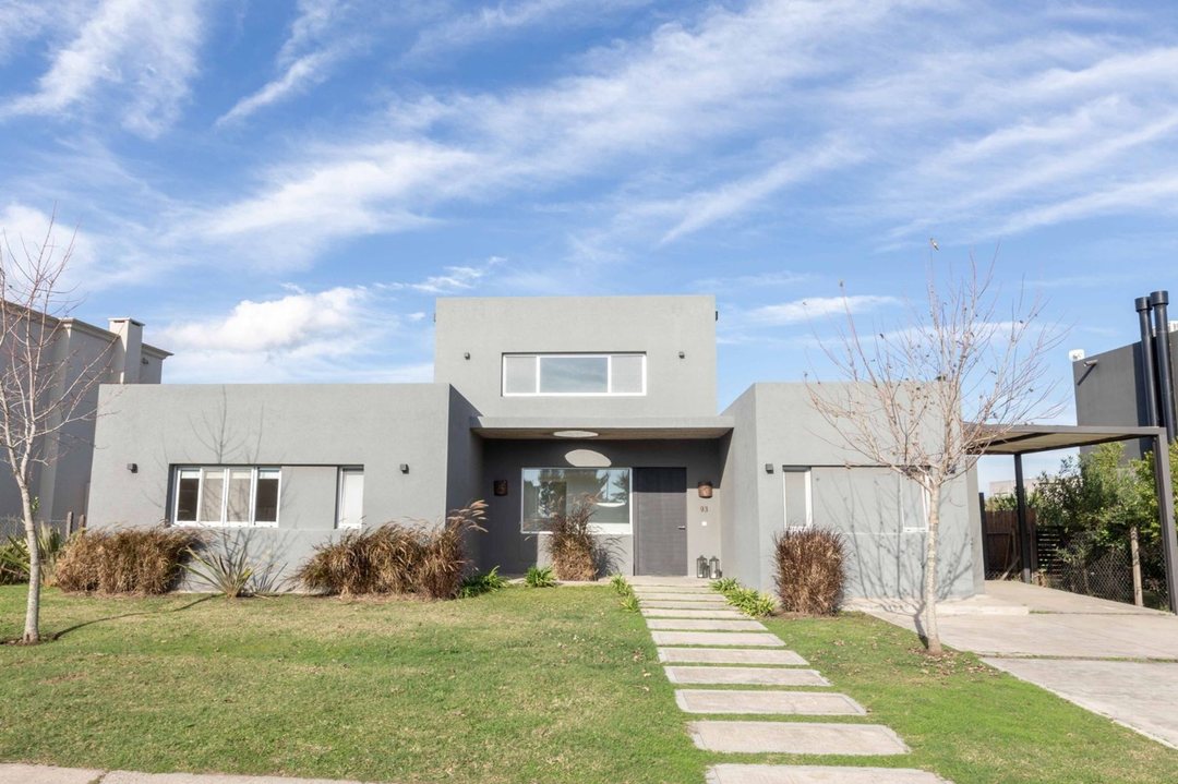 ALQUILER: 4 habitaciones + escritorio-LOTE CENTRAL