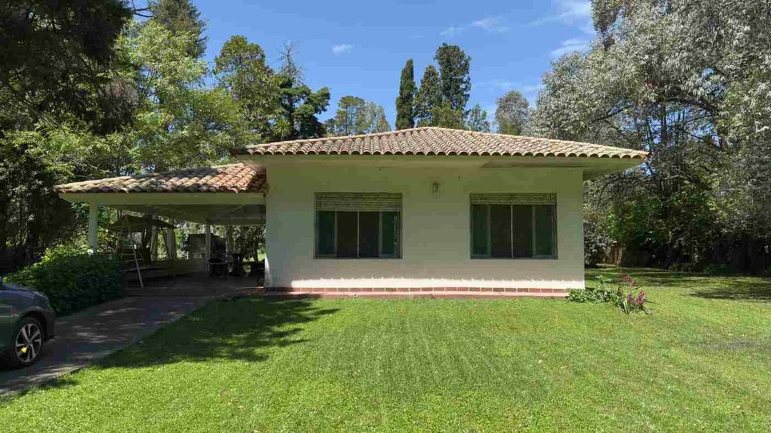 CASA QUINTA EN VENTA 3 AMBIENTES PILETA PARQUE