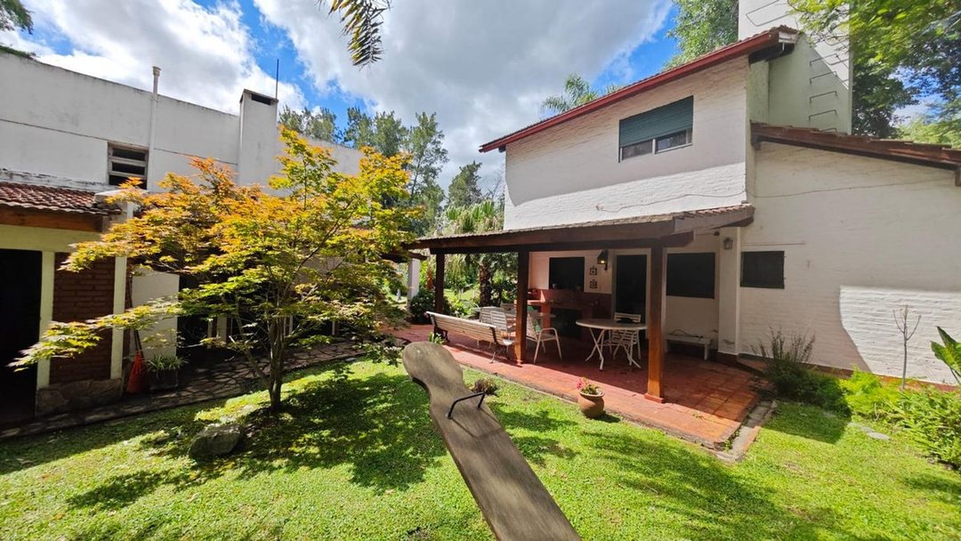 VENTA CASA EN BARRIO CERRAD C.U.B.E FRENTE AL LAGO