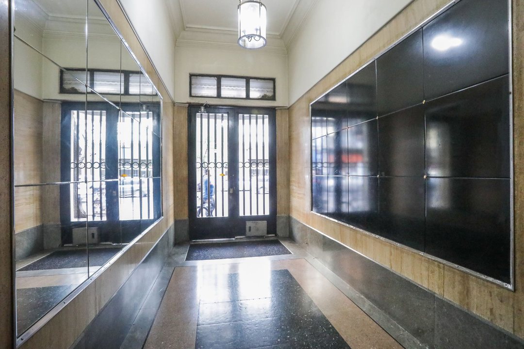 VENTA departamento 5 ambientes Balvanera.