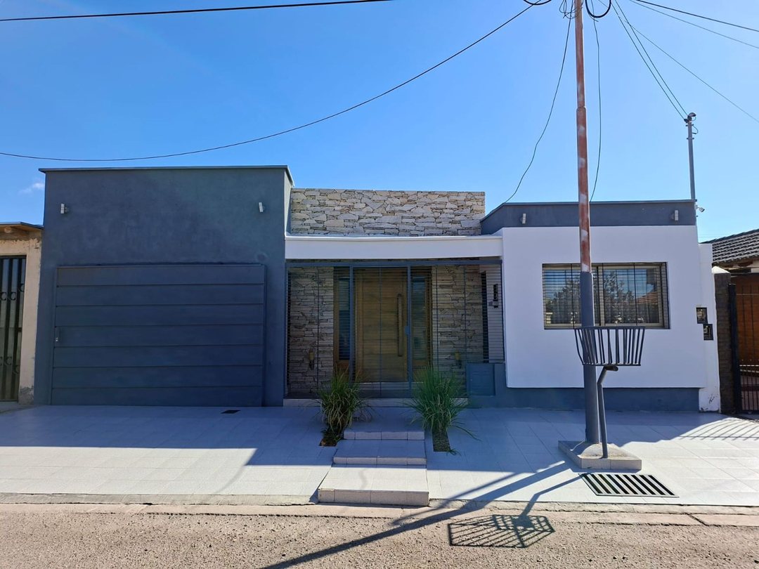 VENTA CASA 3 d. JARDIN - MAIPU - A MTS DEL TORREON