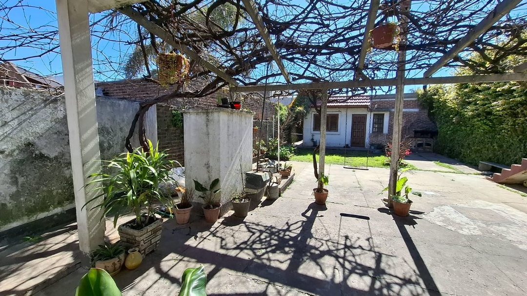 VENTA CASA 4 AMBIENTES COCHERA  WILDE AVELLANEDA