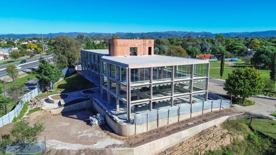 Exclusivo Local en Parque Comercial Villa Allende