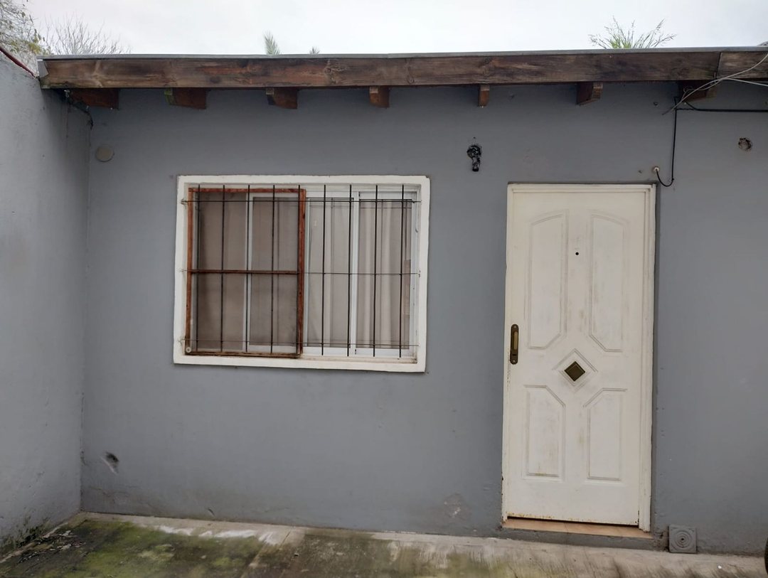 ALQUILER DTO 2 AMB CON PATIO ITUZAINGO SUR