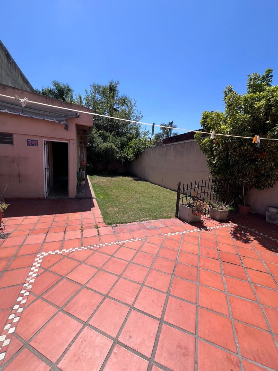 CASA EN VENTA 4 AMB VILLA BALLESTER QUINCHO JARDIN