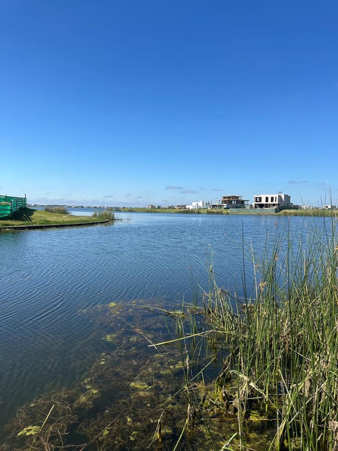 LOTE VENTA BARRIO AMARRAS PUERTOS  AL LAGO CENTRAL