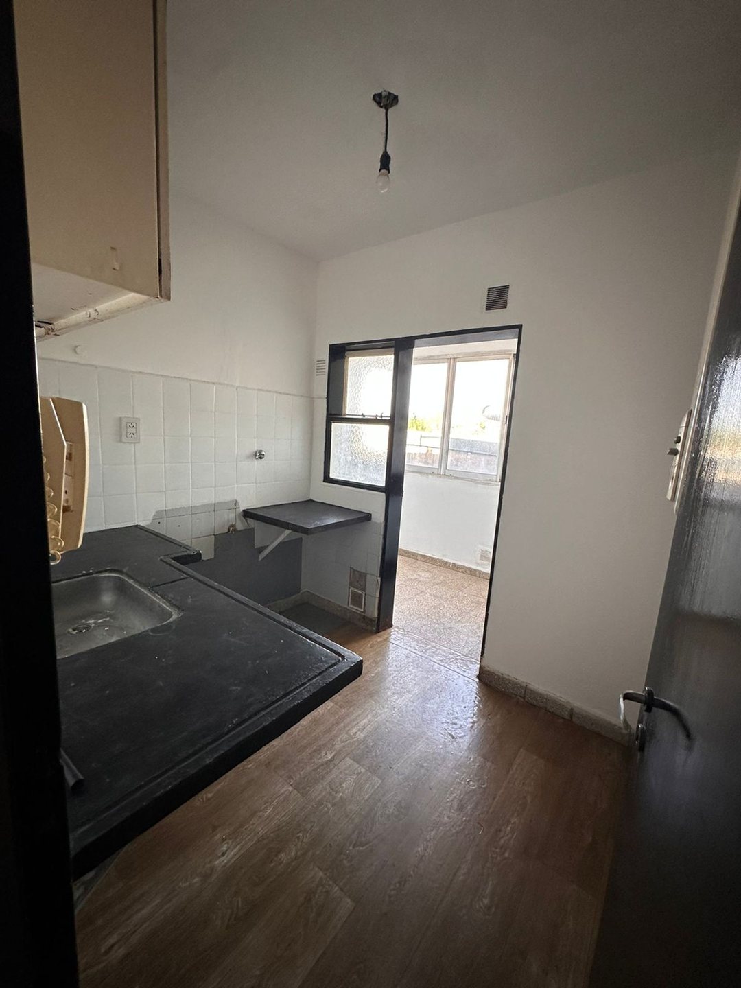 Dpto 2 dorm. con balcón B° Roma