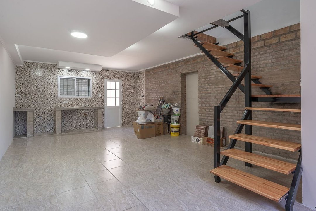 CASA EN VENTA BARRIO FISHERTON DOS DORMITORIOS