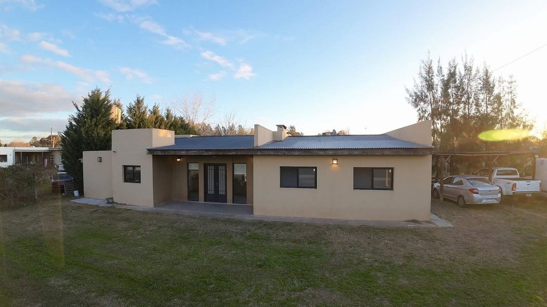 CASA EN VENTA 4 AMBIENTES EN SPEGAZZINI