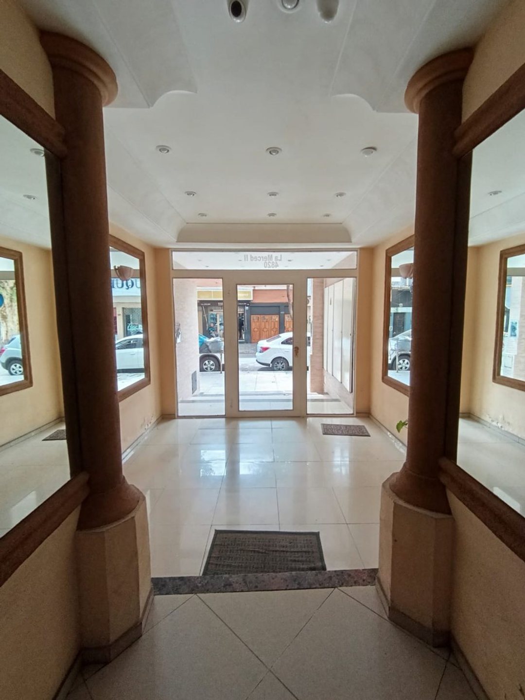 VENTA DEP.  2 AMBIENTES  AMOBLADO  CACEROS CENTRO
