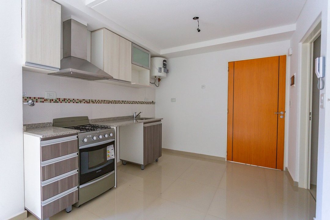 Dpto 2amb venta Chacabuco balcón/parrilla opc/coch