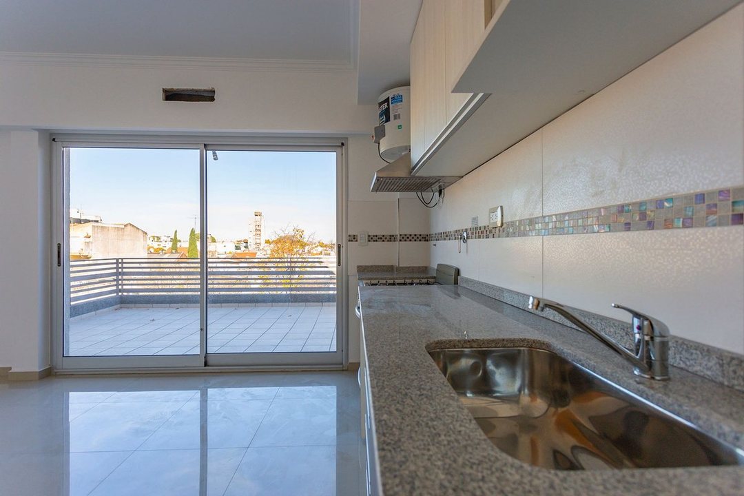 Dpto 2 amb P. Chacabuco balcón aterrazado parrilla