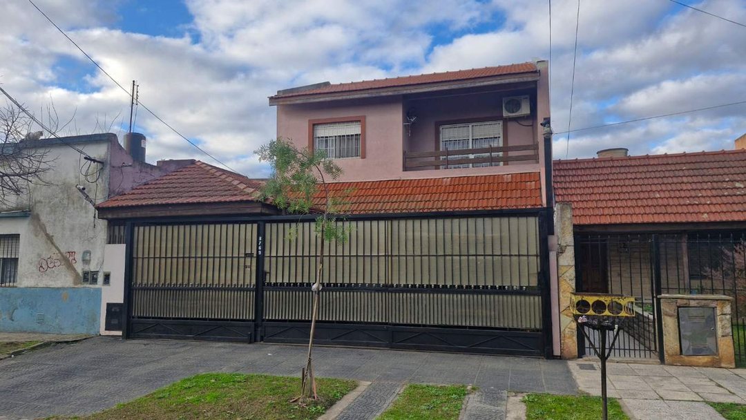 Chalet 5 Amb. A/Credito , 200 Mts. cubiertos