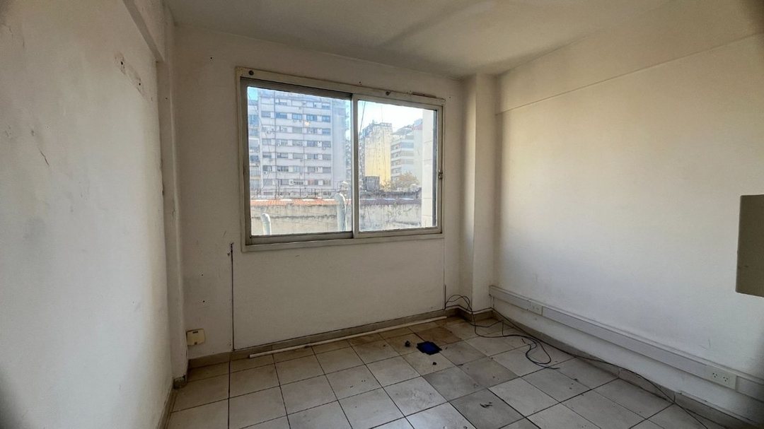 Oficina en Venta, c/ Baño privado. Luminosa. Once