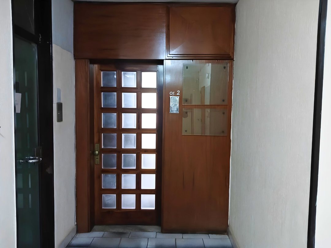 VENTA OFICINA AL FRENTE EN CENTRO DE LA CIUDAD