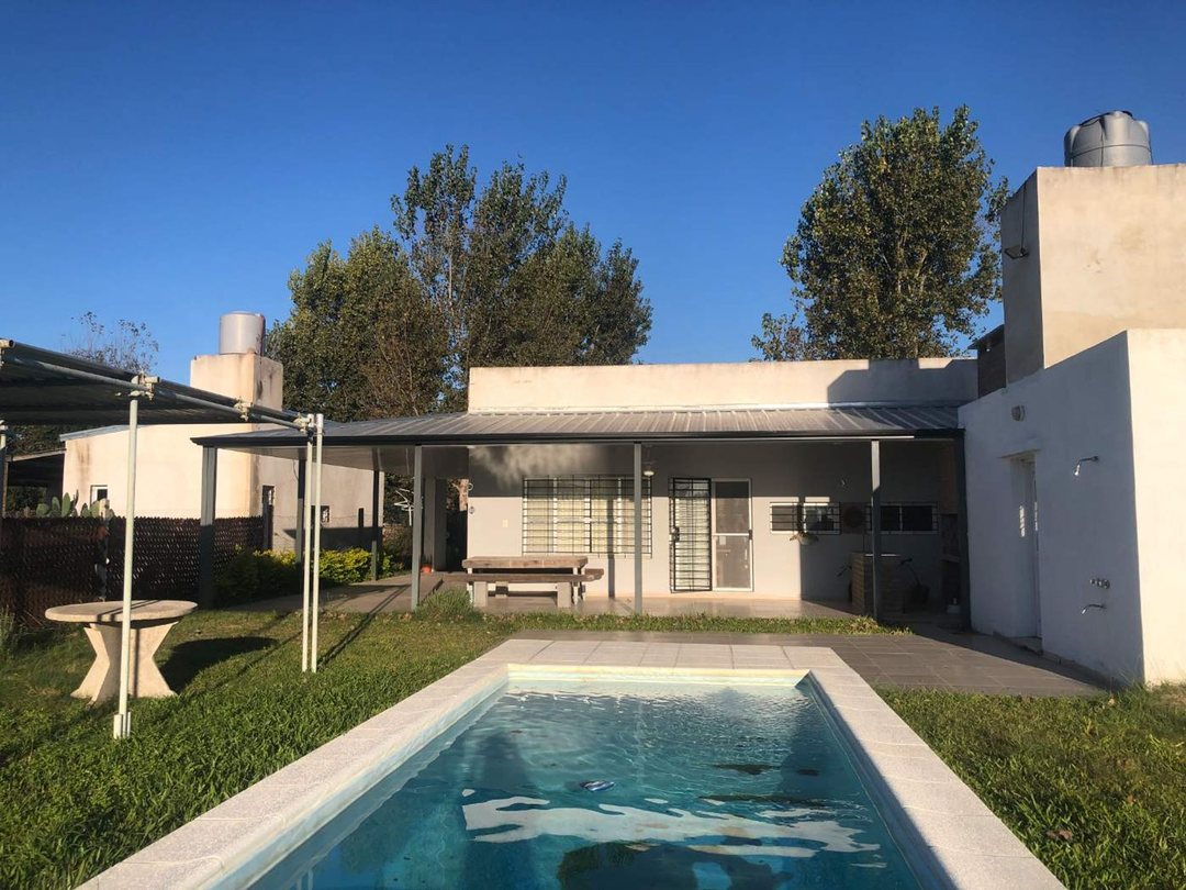 VENTA CASA QUINTA EN LAGOS DEL LEYES CON PILETA