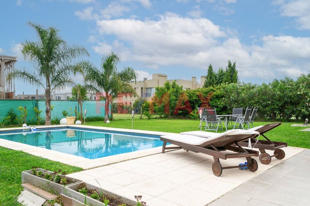 CASA VENTA 5 AMB EN TERRALAGOS CANNING CON PILETA