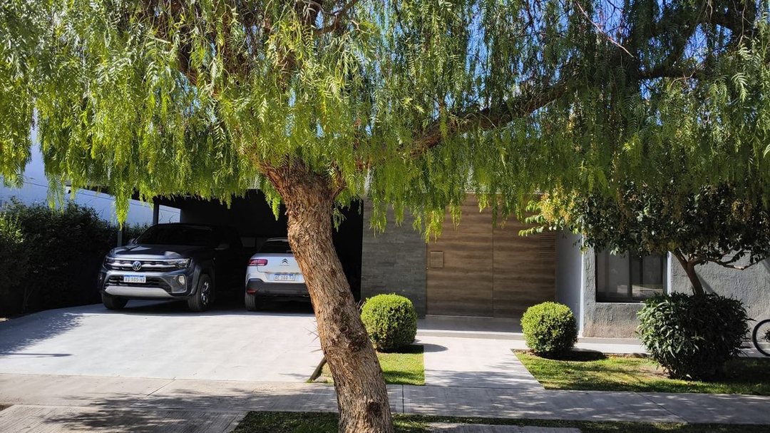 CASA EN VENTA BARRIO PRIVADO MAIPU