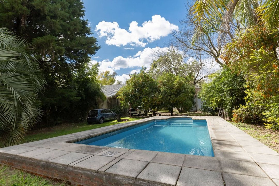 QUINTA SOBRE ARROYO LEYES CON SALIDA A LA LAGUNA
