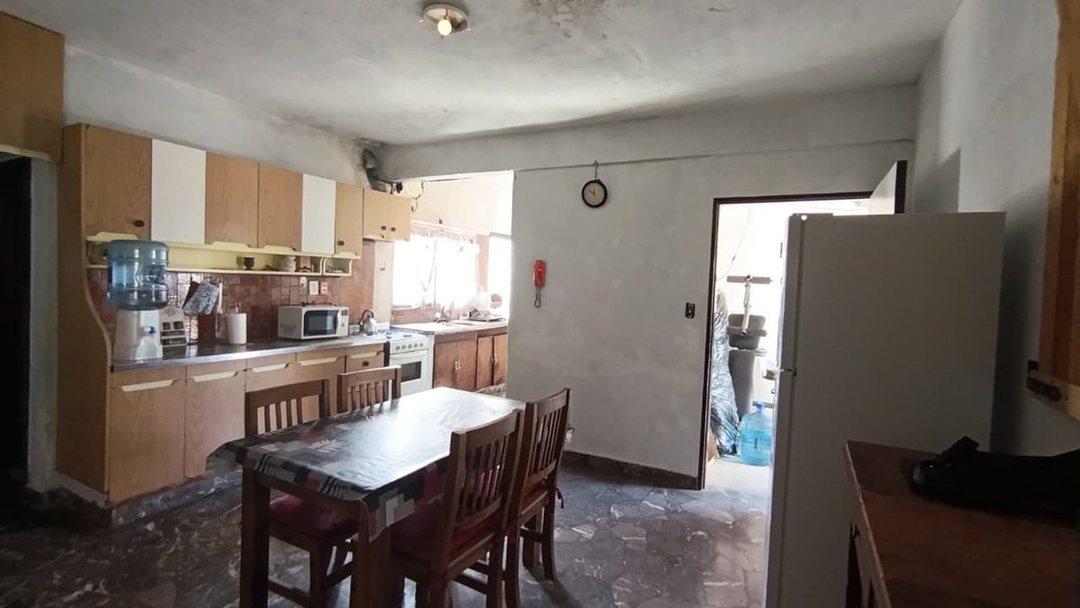 VENTA PH 4 AMB + 3 LOCALES EN BLOQUE EN CASTELAR