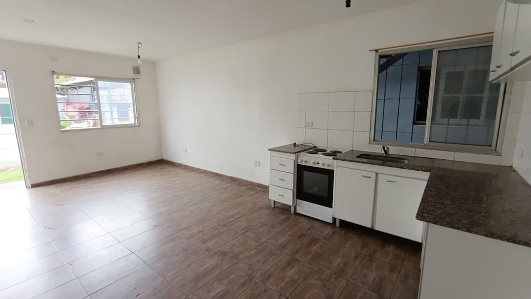 VENTA DPTO 2 AMB AMPLIO EN CASTELAR ,OFRECE FINANC