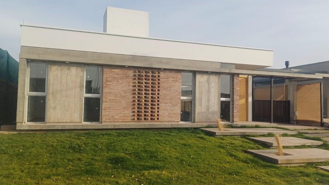 CASA A LA VENTA BARRIO LAR DE TERRADA .