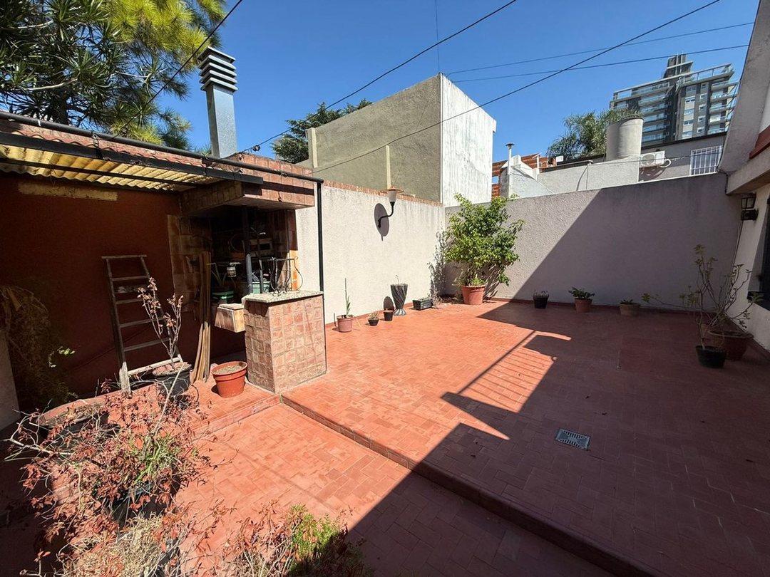 LOTE PROPIO DE 8.66 X 28 EN PLENO CENTRO LANUS EST