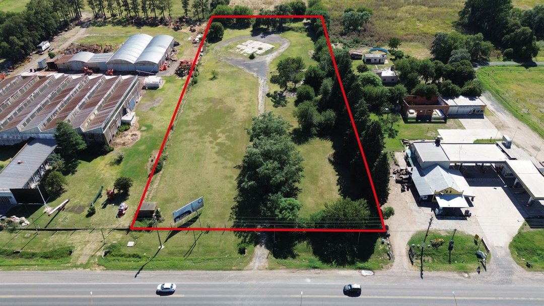 Se vende lote de 2,15 ha, s/RNN°8, V.T. (Z.9)