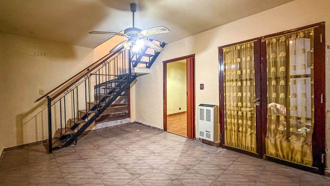 PH 3 AMBIENTES, BARRIO SARMIENTO, PATIO Y TERRAZA