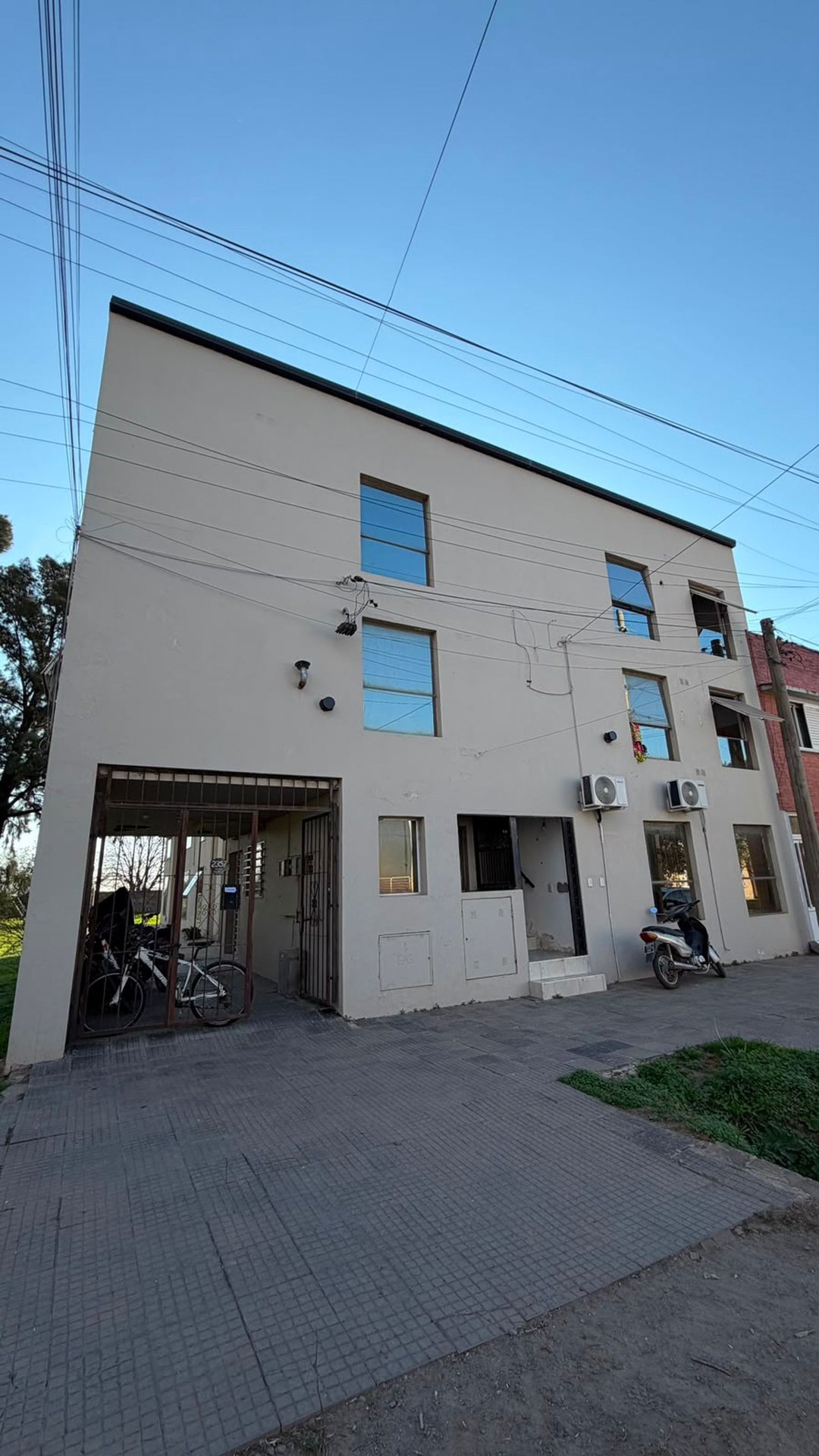 VENTA COMPLEJO 7 DPTOS + 2 COCHERAS B° FACULTAD
