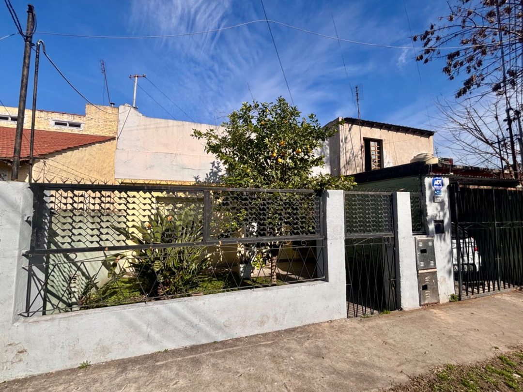 VENTA CASA MULTIFAMILIAR HURLINGHAM COCHERA