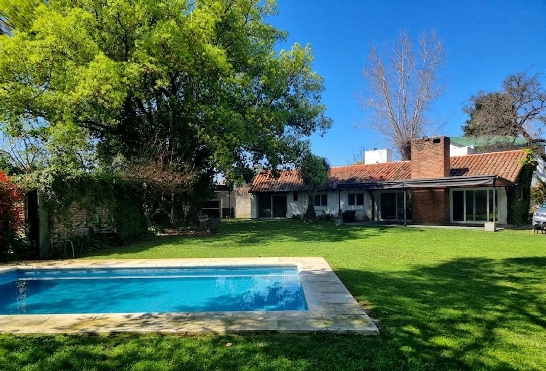 Venta Casa con terreno de 1.800m², Pablo Nogues.
