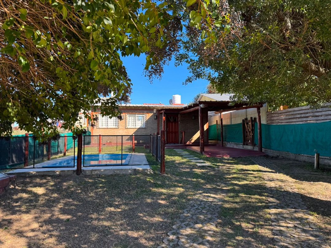 VENTA CASA VALLE HERMOSO 2 DORMITORIOS, PILETA