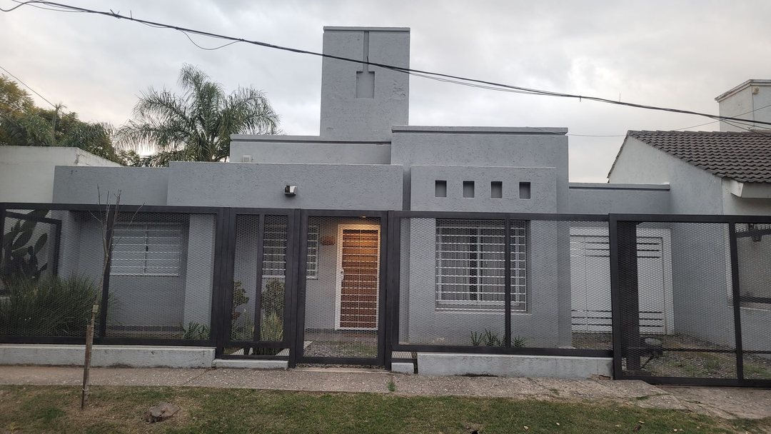 ALQUILER CASA  3 DORM A MTS DE RECTA MARTINOLLI