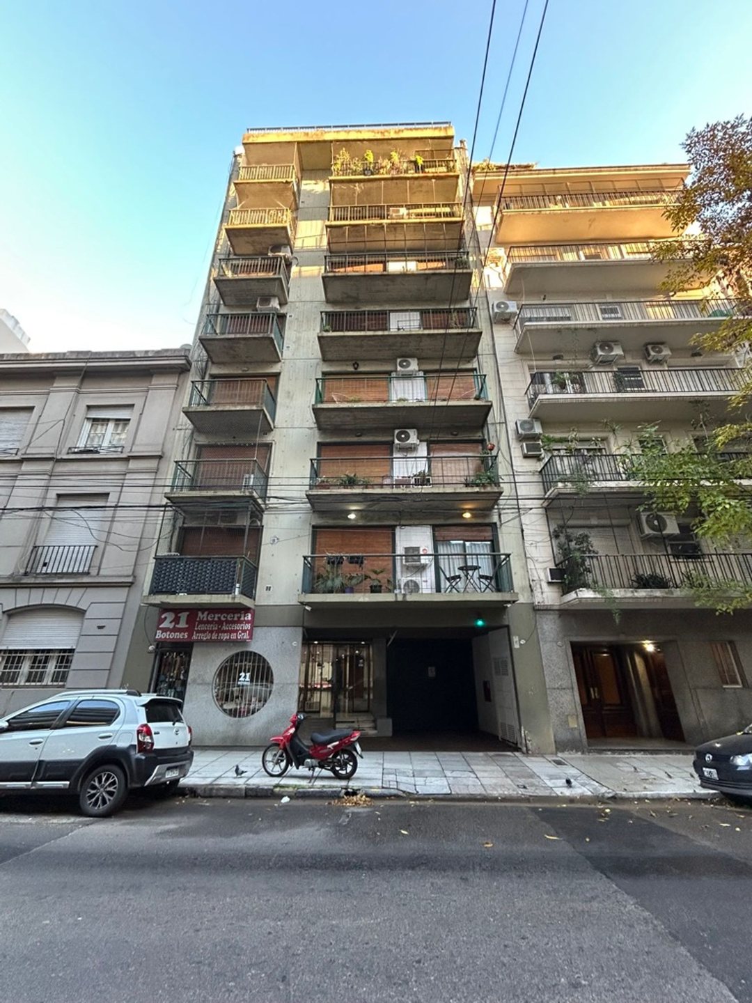Monoambiente al frente-Balcón- Baulera-Recoleta